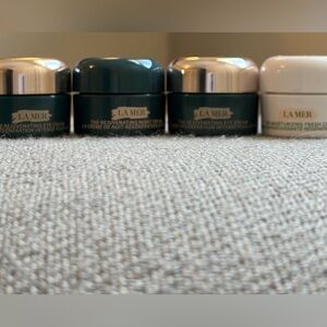 La Mer Rejuvenating Night Cream Sachets in Teal and White